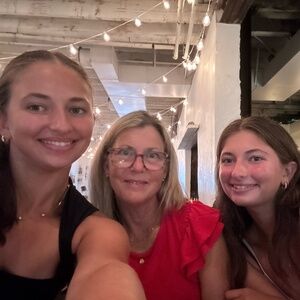 Meet your Posher, Elizabeth